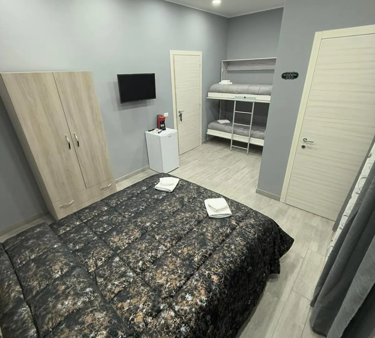 B&B Punto Di Partenza , Starting Point Naples Bed & Breakfast